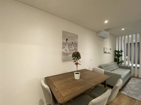 Apt. T1+1 c/ Varanda a 190 mt  Est. do Metro S. Bento - Centro Histórico Porto