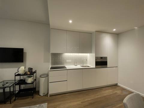 Apt. T1+1 c/ Varanda a 190 mt  Est. do Metro S. Bento - Centro Histórico Porto