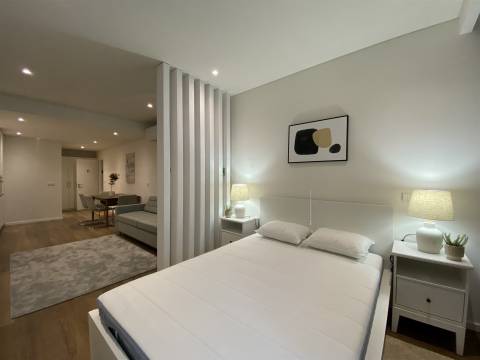 Apt. T1+1 c/ Varanda a 190 mt  Est. do Metro S. Bento - Centro Histórico Porto