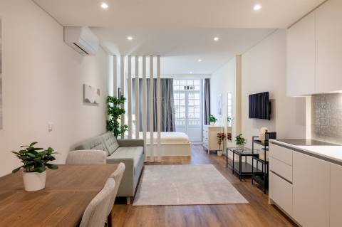 Apt. T2 c/ Varanda a 190 mt  Est. do Metro S. Bento - Centro Histórico Porto