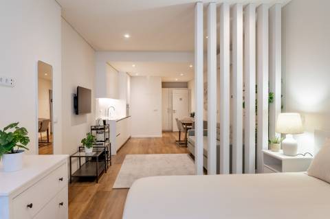 Apt. T2 c/ Varanda a 190 mt  Est. do Metro S. Bento - Centro Histórico Porto