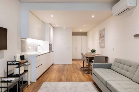 Apt. T2 c/ Varanda a 190 mt  Est. do Metro S. Bento - Centro Histórico Porto