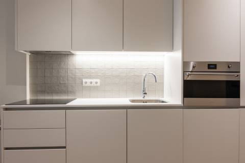 Apt. T2 c/ Varanda a 190 mt  Est. do Metro S. Bento - Centro Histórico Porto