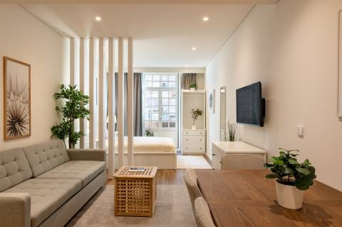 Apt. T2 c/ Varanda a 190 mt  Est. do Metro S. Bento - Centro Histórico Porto