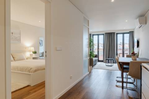 Apt. T1+1 c/ varanda a 190 mt  Est.do Metro S. Bento - Centro Histórico Porto