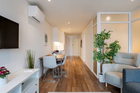 Apt. T1+1 c/ varanda a 190 mt  Est.do Metro S. Bento - Centro Histórico Porto