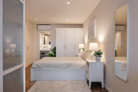 Apt. T1+1 c/ varanda a 190 mt  Est.do Metro S. Bento - Centro Histórico Porto