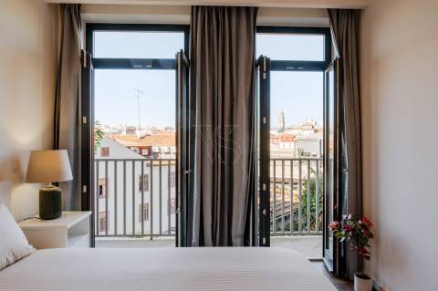 Apt. T2 c/ Varanda a 190 mt  Est.do Metro S. Bento - Centro Histórico Porto