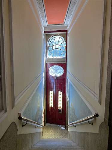 Casa Senhorial em zona histórica do Porto inserida em terreno c/326 m2 já c/ estudo prévio.