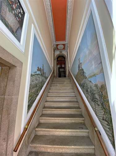 Casa Senhorial em zona histórica do Porto inserida em terreno c/326 m2 já c/ estudo prévio.