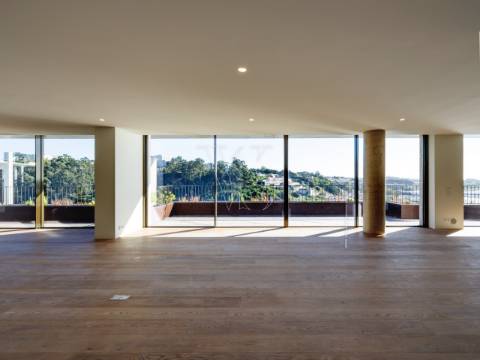 Apartamento luxo  c/33mt de frente de Rio e 333m2. Junto à Foz.