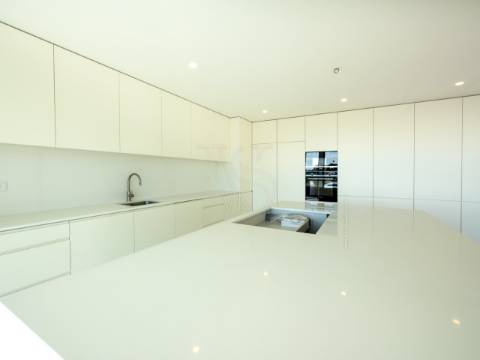 Apartamento luxo  c/33mt de frente de Rio e 333m2. Junto à Foz.