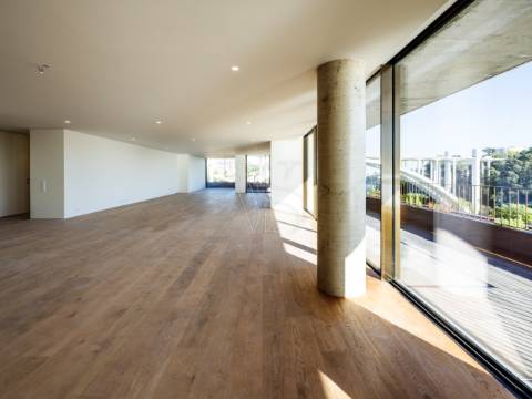 Apartamento luxo  c/33mt de frente de Rio e 333m2. Junto à Foz.