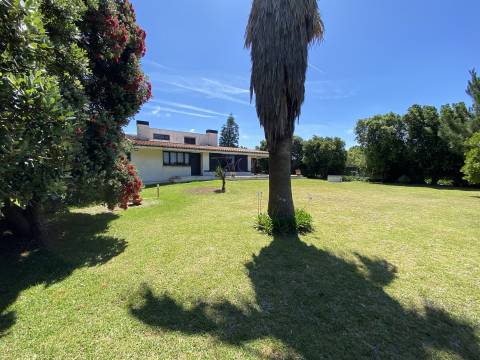 Moradia Clássica/Luxo em Miramar - Arrendamento