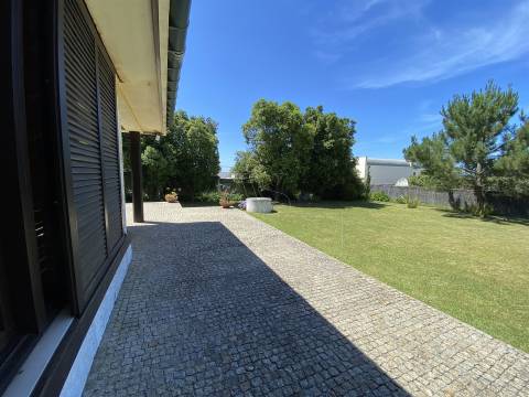 Moradia Clássica/Luxo em Miramar - Arrendamento