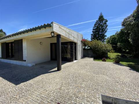 Moradia Clássica/Luxo em Miramar - Arrendamento