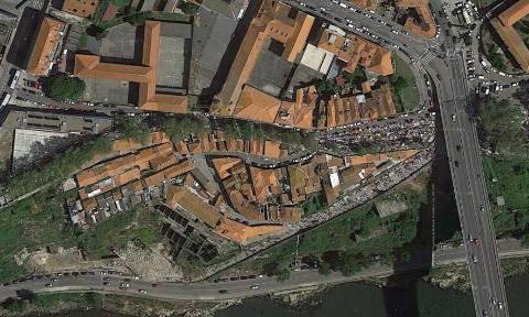 Prédio c/Projeto Aprovado. Vista sobre o Rio Douro. Zona Histórica do Porto