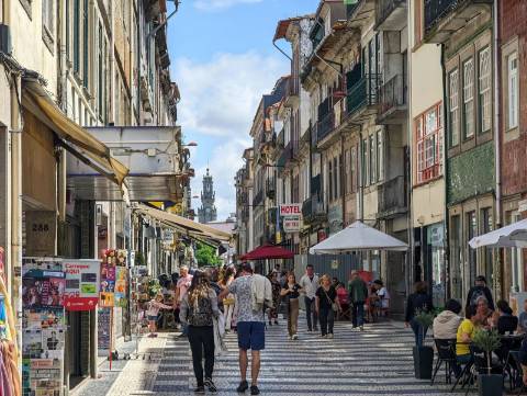 Espaço comercial para investimento em Cedofeita.