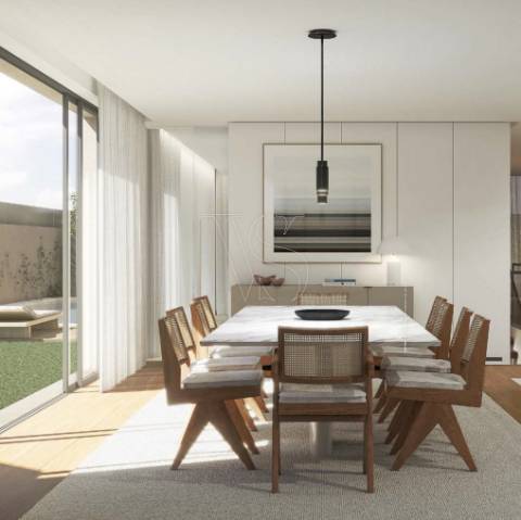 T4 Duplex c/Varanda, 3 Pátios e Box 2 carros - Foz do Douro