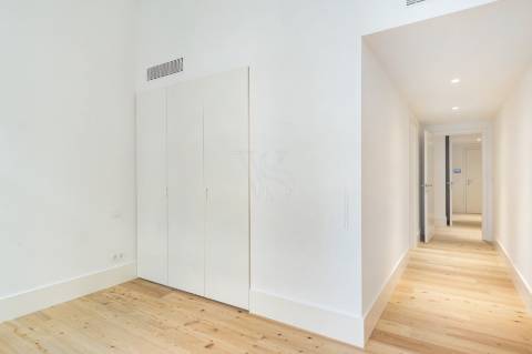 Apartamento T3  exclusivo e único, junto ao Mercado do Bolhão.