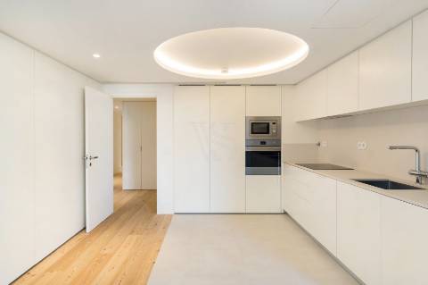 Apartamento T3  exclusivo e único, junto ao Mercado do Bolhão.