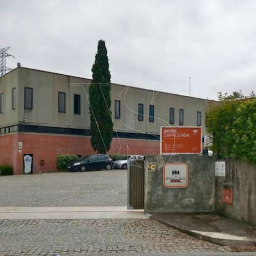 Escritório para arrendar com 178m2 no centro empresarial SARCOL