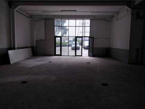 Escritório para arrendar com 178m2 no centro empresarial SARCOL