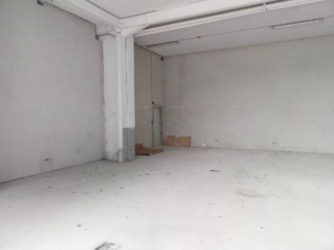 Escritório para arrendar com 178m2 no centro empresarial SARCOL