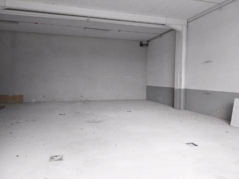 Escritório para arrendar com 178m2 no centro empresarial SARCOL