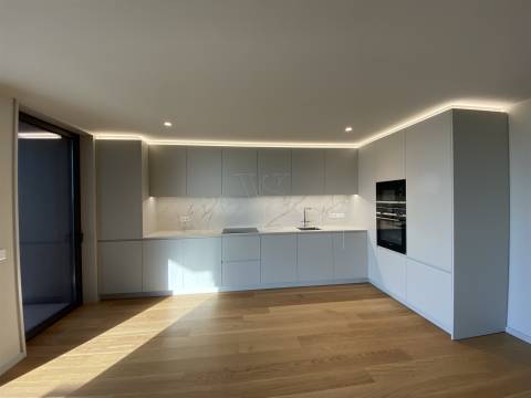 Apartamento T3 de Luxo  c/ Terraço de 94.29m2  - The YARD (Jardins d´Arrábida)