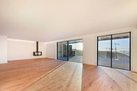 ARRENDA- SE    T4 Penthouse, Condomínio Fechado, vistas Rio Douro, Porto e Mar.