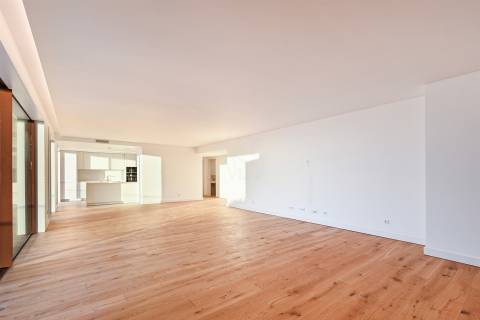 ARRENDA- SE    T4 Penthouse, Condomínio Fechado, vistas Rio Douro, Porto e Mar.