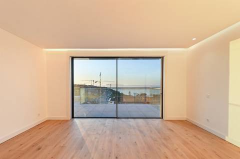 ARRENDA- SE    T4 Penthouse, Condomínio Fechado, vistas Rio Douro, Porto e Mar.