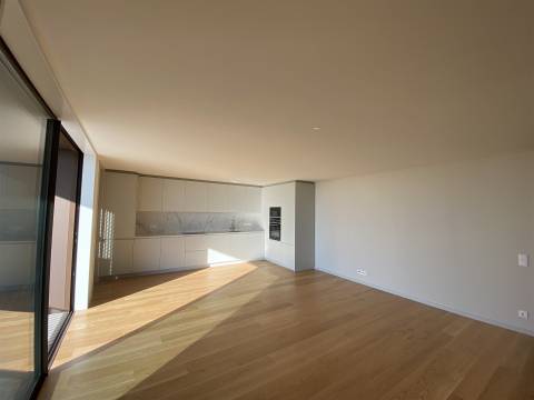 Apartamento T4 de Luxo  c/ 2 suites  e varanda de 15m2  - The YARD (Jardins d´Arrábida)