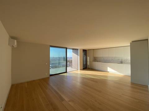 Apartamento T4 de Luxo  c/ 2 suites  e varanda de 15m2  - The YARD (Jardins d´Arrábida)