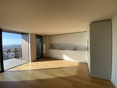 Apartamento T4 de Luxo  c/ 2 suites  e varanda de 15m2  - The YARD (Jardins d´Arrábida)