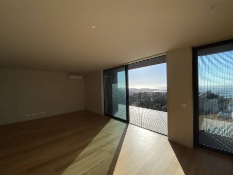 Apartamento T4 de Luxo  c/ 2 suites  e varanda de 15m2  - The YARD (Jardins d´Arrábida)