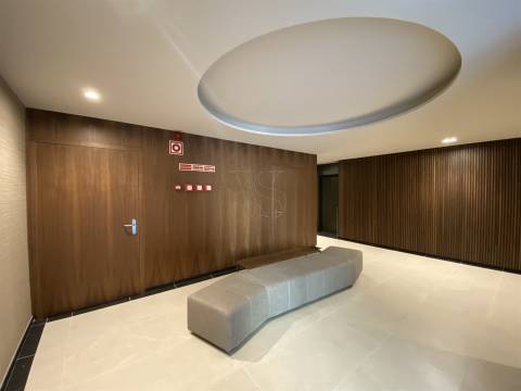 Apartamento T4 de Luxo  c/ 2 suites  e varanda de 15m2  - The YARD (Jardins d´Arrábida)