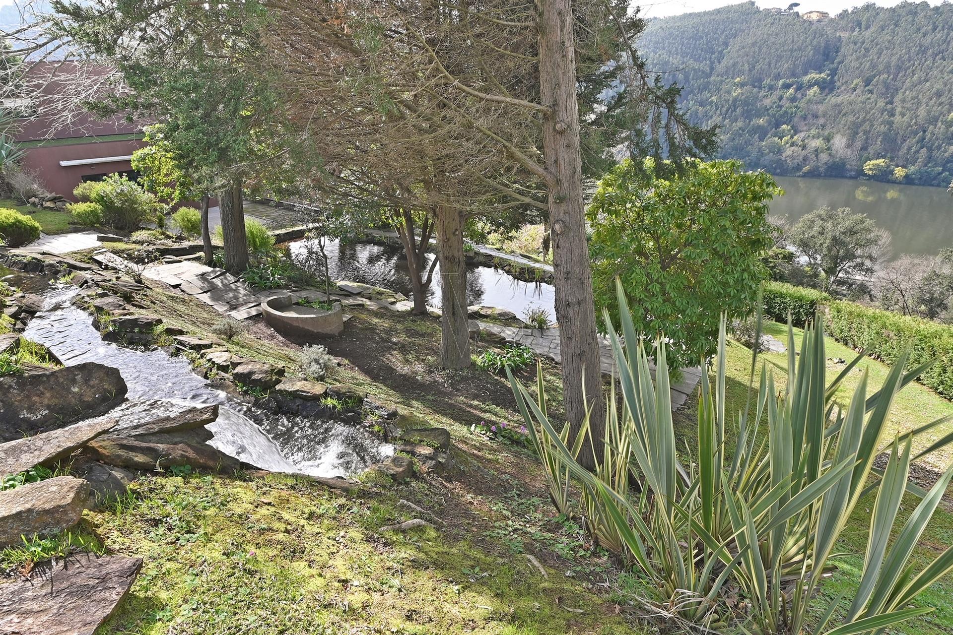 “Refúgio Exclusivo com Vista Total para o Douro, a 15 Minutos do Porto”