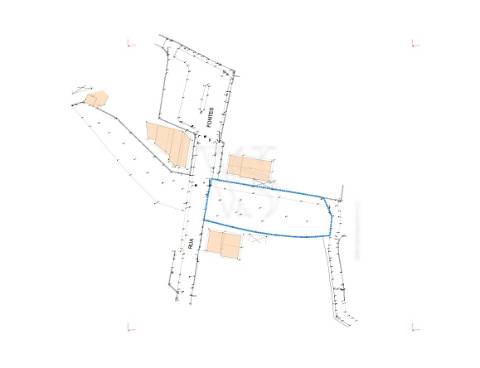 Terreno com Projeto Aprovado para Moradia de 4 Frentes