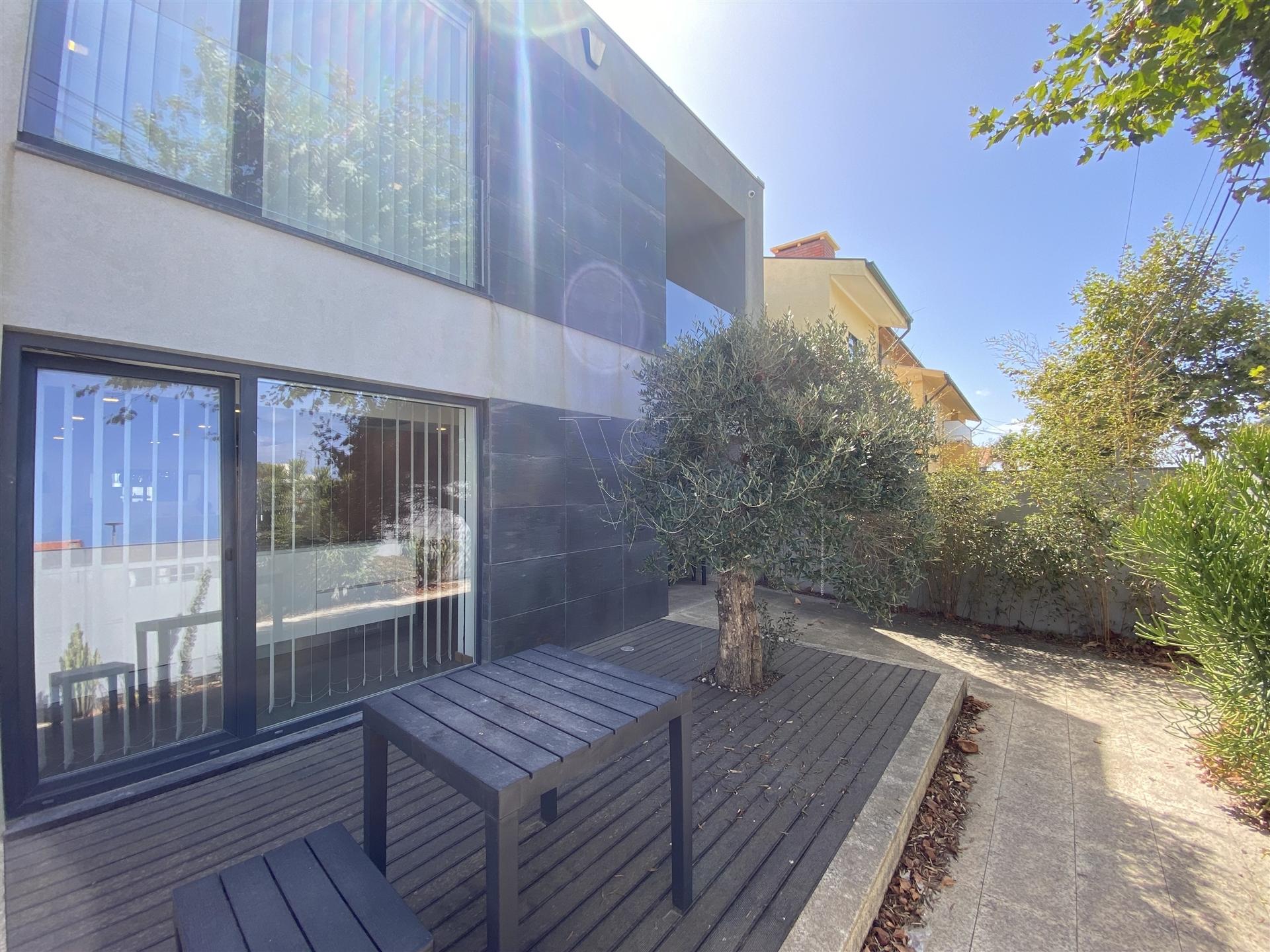 Moradia T3 Duplex / Arrendamento – Miramar, V. N. Gaia
