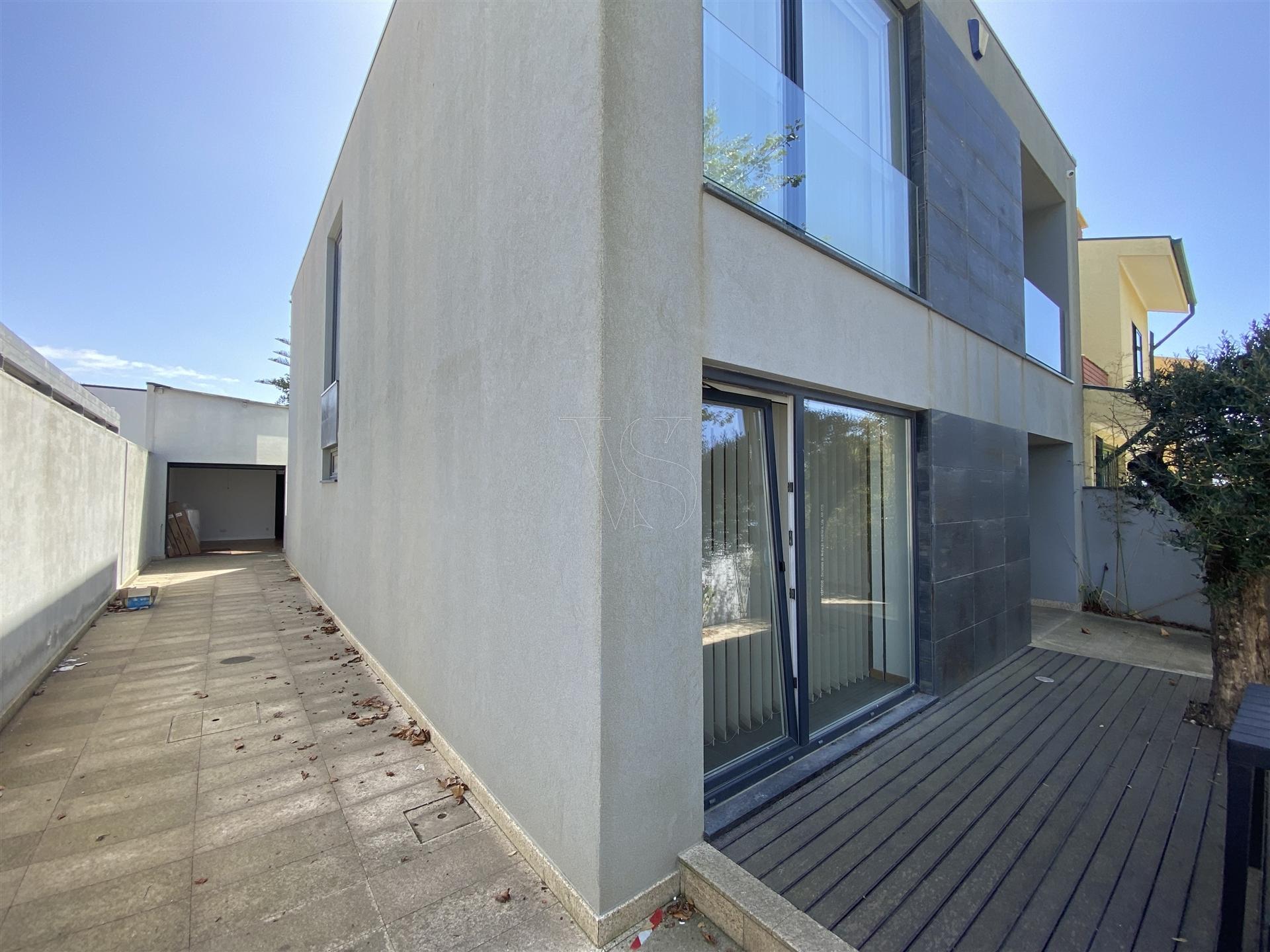 Moradia T3 Duplex / Arrendamento – Miramar, V. N. Gaia