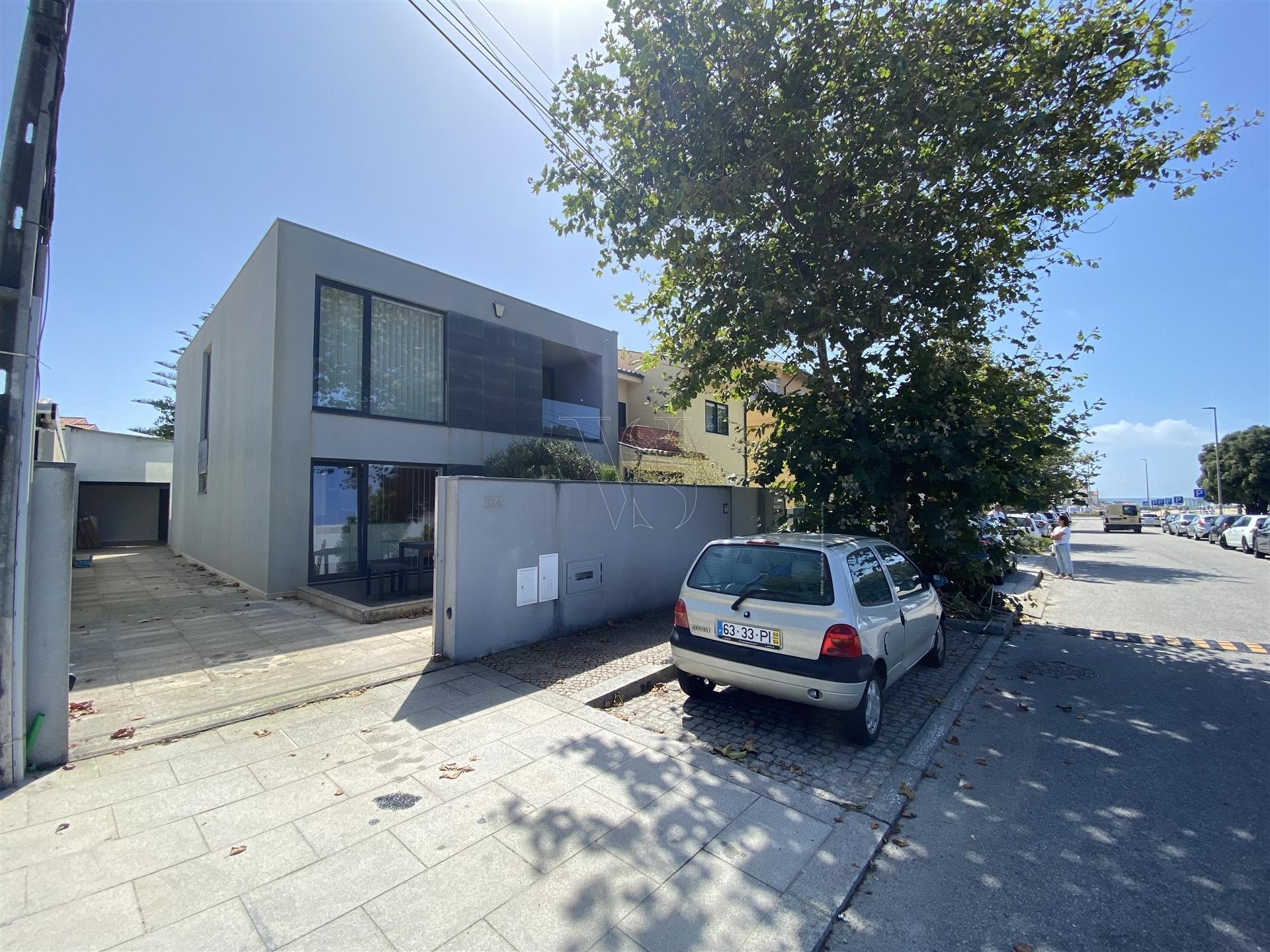Moradia T3 Duplex / Arrendamento – Miramar, V. N. Gaia