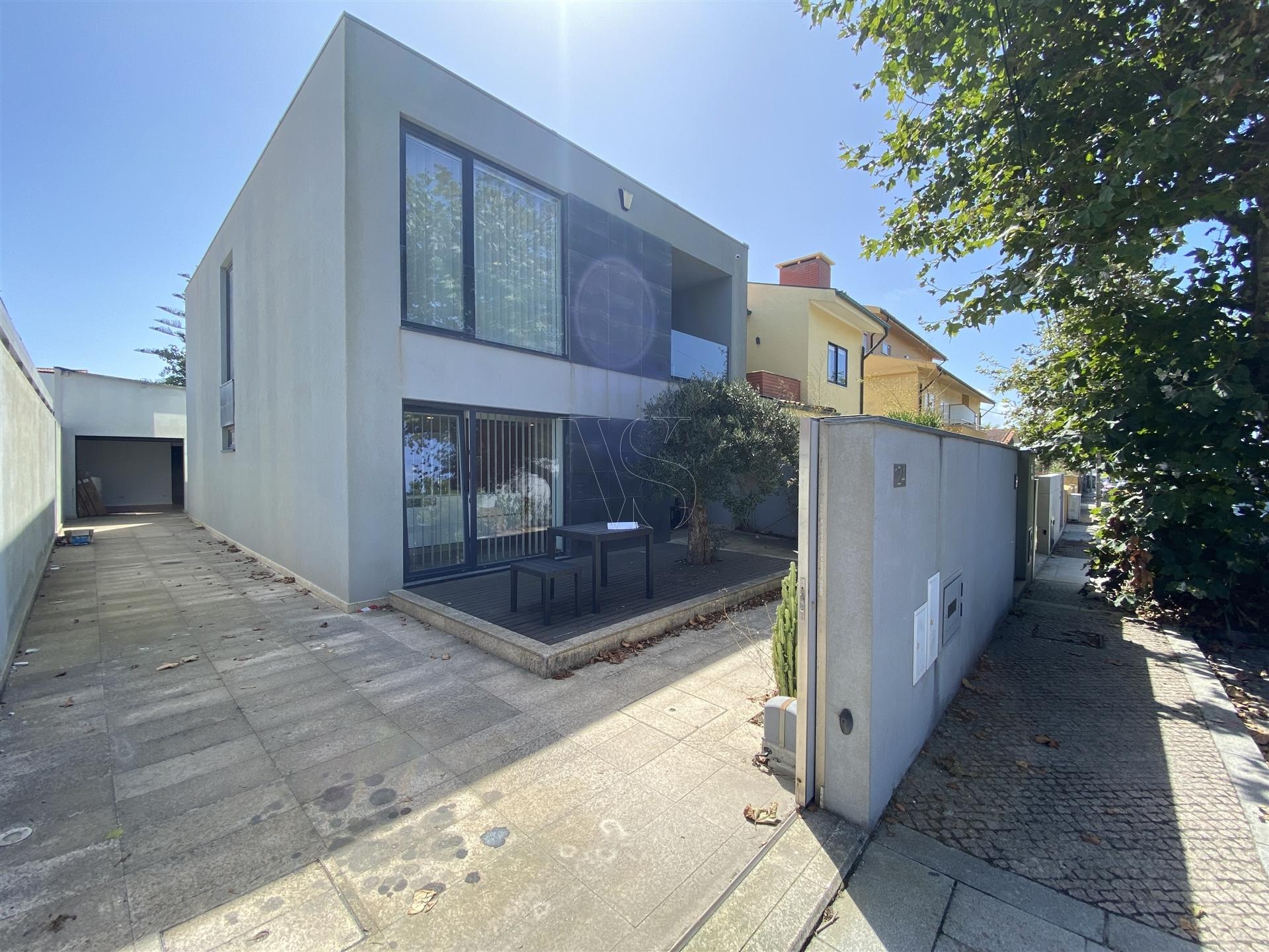 Moradia T3 Duplex / Arrendamento – Miramar, V. N. Gaia