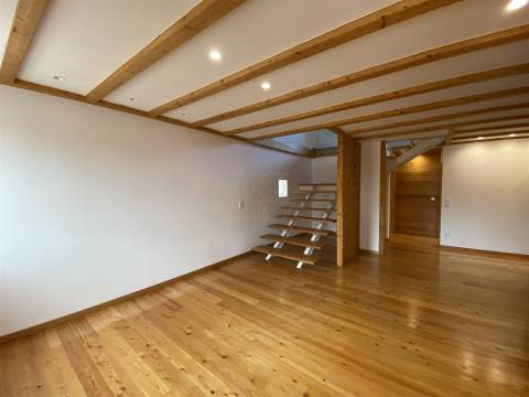 Duplex T2 Único em Frente ao Museu de Serralves – 100 m do MetroBus