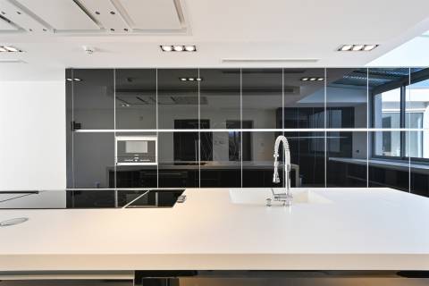 Moradia T6 de Luxo c/ Piscina - Lote de 1.500 m² — A 100 m da Praia de Valadares