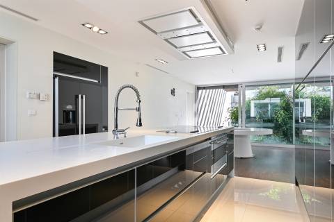 Moradia T6 de Luxo c/ Piscina - Lote de 1.500 m² — A 100 m da Praia de Valadares