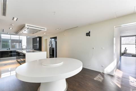 Moradia T6 de Luxo c/ Piscina - Lote de 1.500 m² — A 100 m da Praia de Valadares