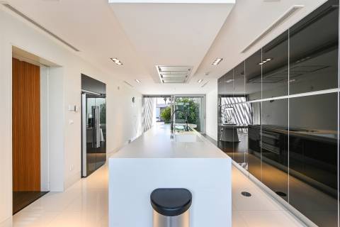 Moradia T6 de Luxo c/ Piscina - Lote de 1.500 m² — A 100 m da Praia de Valadares