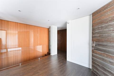 Moradia T6 de Luxo c/ Piscina - Lote de 1.500 m² — A 100 m da Praia de Valadares